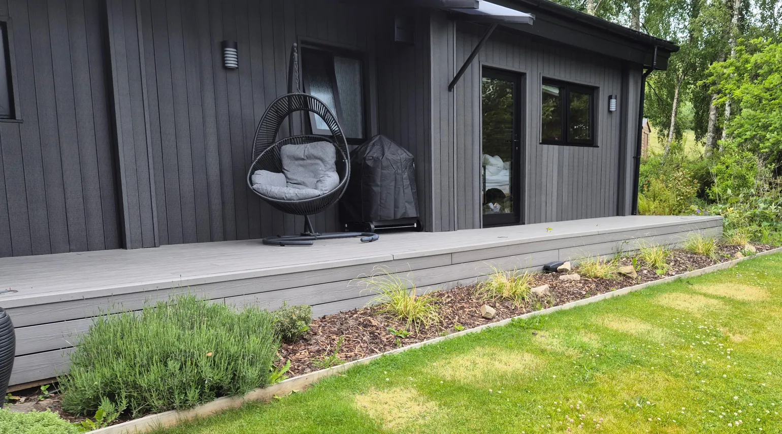 ScenicLiving is made to be seen. Bring your vision to life and create picture-perfect outdoor spaces you&rsquo;ll want to share.&nbsp;

Key Advantages of ScenicLiving Panel Cladding:&nbsp;


	Premium quality at an affordable price&nbsp;
	Modern aesthetic, available in a choice of contemporary colours&nbsp;
	Durable &lsquo;capped&rsquo; design with superior protection against fading and staining&nbsp;
	Colour-matched trims and fascia boards available&nbsp;
	10-year warranty for additional peace of mind&nbsp;

